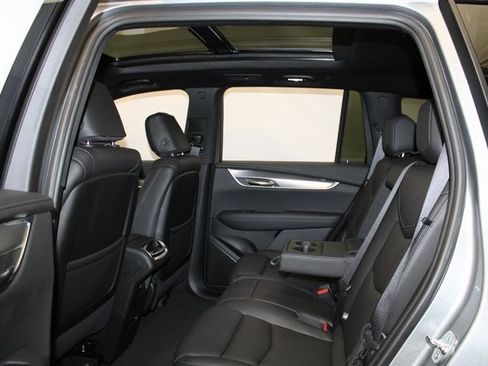 New 2025 Cadillac XT6 Luxury image 8