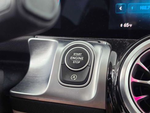 Used 2021 Mercedes-Benz GLB 250 image 31