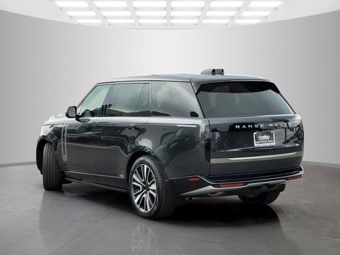 New 2026 Land Rover Range Rover Long Wheelbase SE AWD/4WD image 4