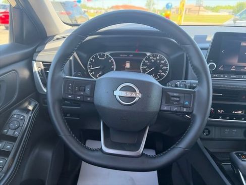 Used 2025 Nissan Rogue SV AWD/4WD image 15