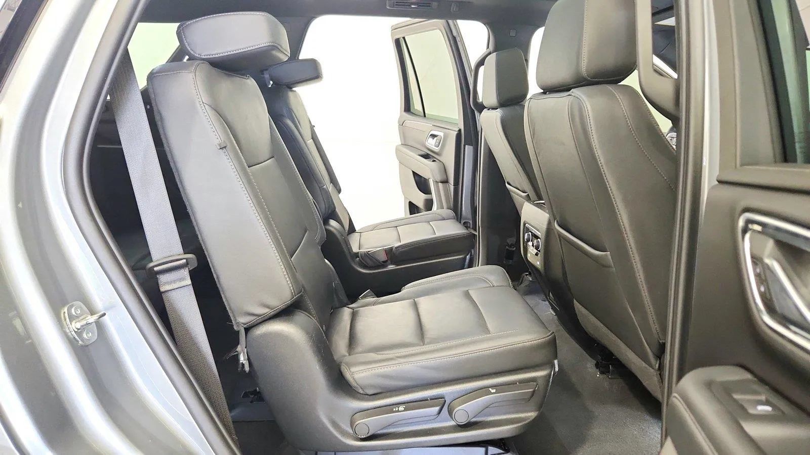 Used 2023 Chevrolet Tahoe LT w/ LT Signature Package AWD/4WD image 28