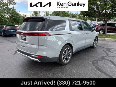 Used 2024 Kia Carnival EX FWD image 5