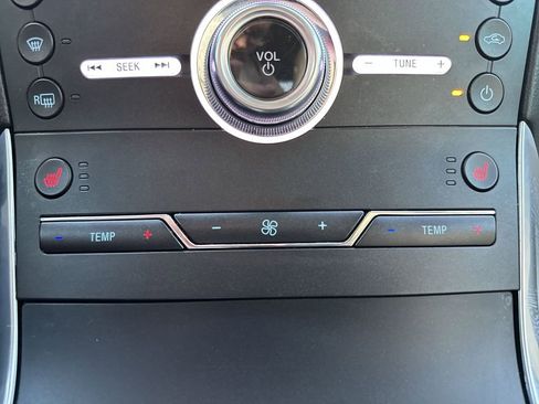 Used 2019 Ford Edge Titanium image 19