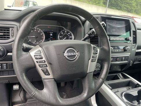Used 2024 Nissan Titan SV w/ SV Convenience Package AWD/4WD image 21