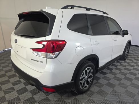 Used 2023 Subaru Forester Premium AWD/4WD image 4