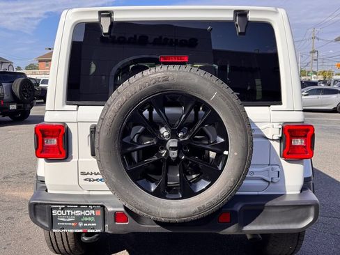 Used 2025 Jeep Wrangler Unlimited Sahara AWD/4WD image 6