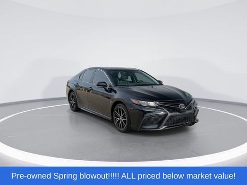 Used 2022 Toyota Camry SE w/ Convenience Package FWD image 2