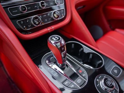 Used 2022 Bentley Bentayga image 47