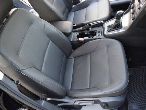 Used 2015 Volkswagen Golf TDI S FWD image 51