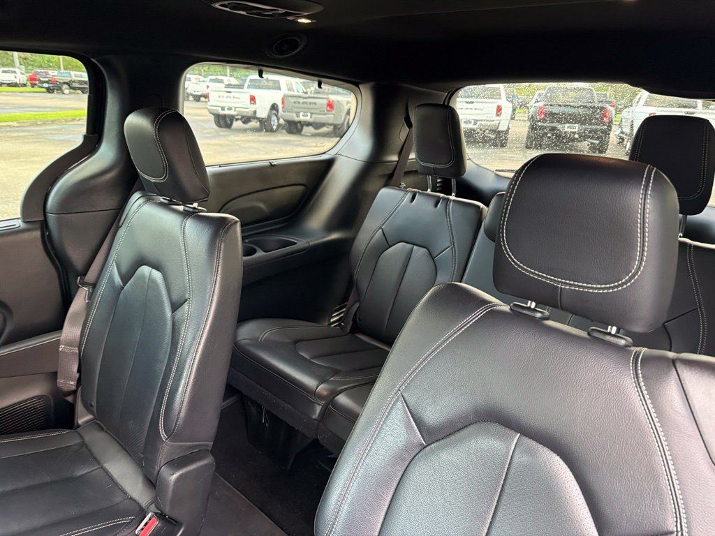 Used 2021 Chrysler Pacifica Touring-L w/ S Appearance Package FWD image 11