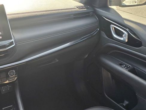 Used 2023 Jeep Compass Altitude image 21