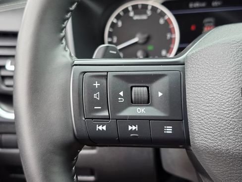 Used 2025 Nissan Rogue SV FWD image 22