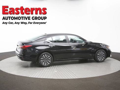 Used 2025 Nissan Altima 2.5 SV FWD image 39
