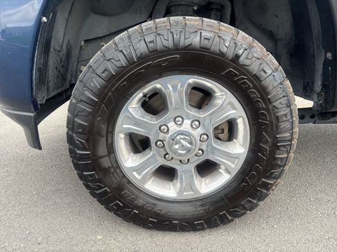 Used 2024 RAM 2500 Big Horn w/ Sport Appearance Package AWD/4WD image 9