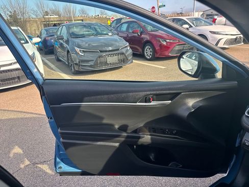 Used 2023 Toyota Camry SE image 32