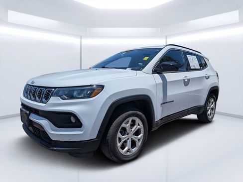 Used 2024 Jeep Compass Latitude AWD/4WD image 6