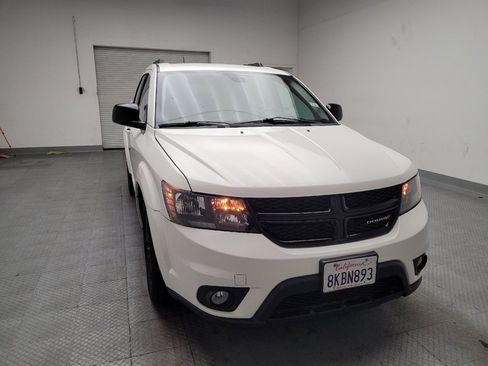 Used 2019 Dodge Journey SE image 14