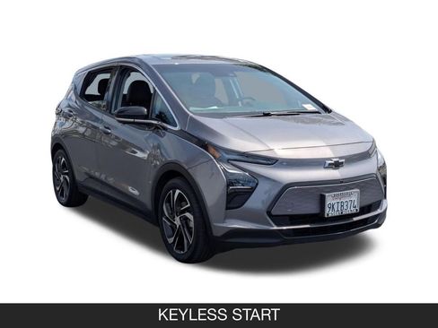 Used 2023 Chevrolet Bolt LT w/ Infotainment Package FWD image 2