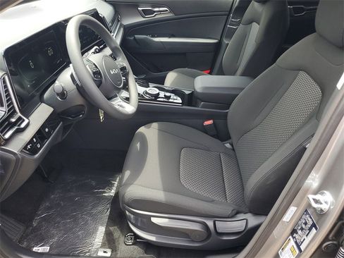 New 2025 Kia Sportage LX image 5