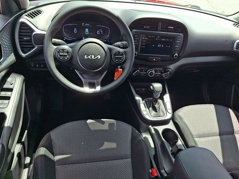 Used 2025 Kia Soul LX FWD image 11
