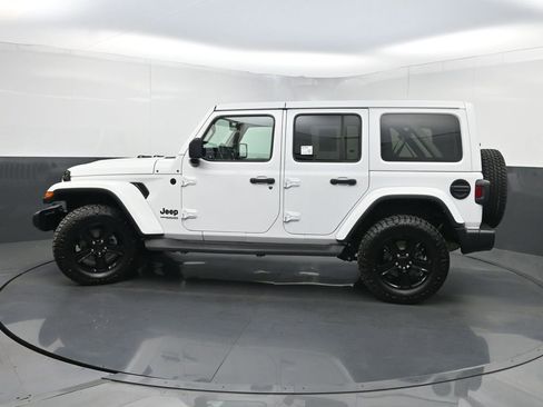 Used 2022 Jeep Wrangler Unlimited Sahara AWD/4WD image 43