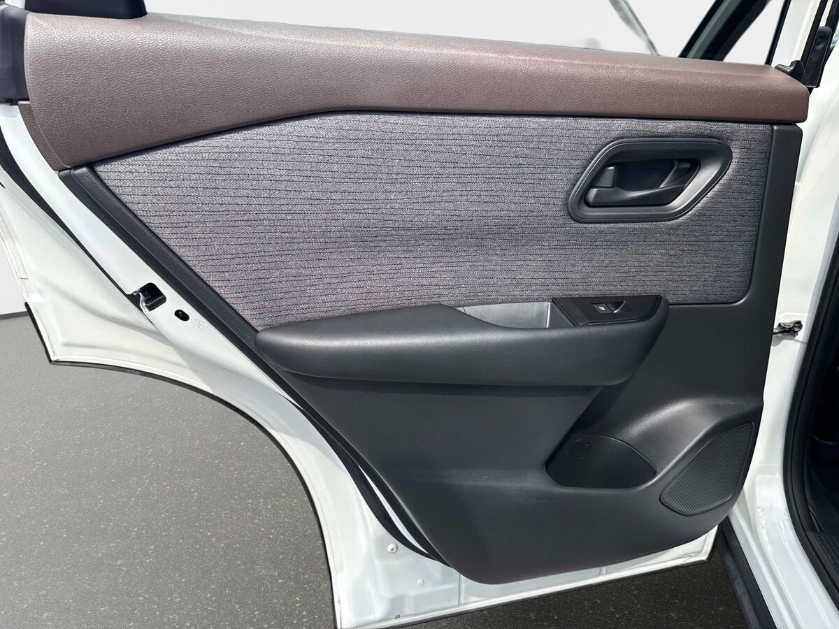 Used 2023 Nissan Rogue S FWD image 11