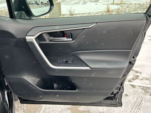 Used 2025 Toyota RAV4 XLE image 30