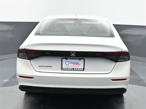Used 2023 Honda Accord EX image 4