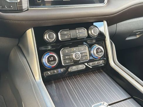 Used 2022 GMC Yukon XL Denali w/ Denali Premium Package RWD image 24
