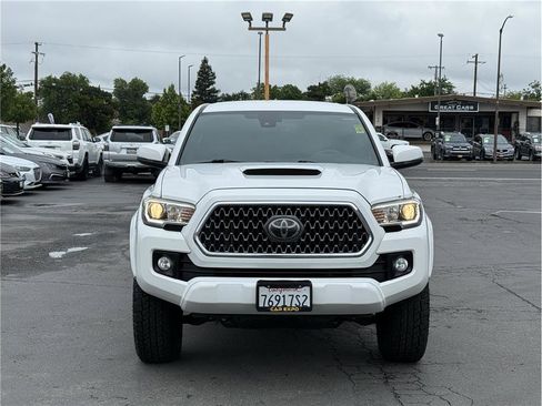 Used 2019 Toyota Tacoma TRD Sport RWD image 4