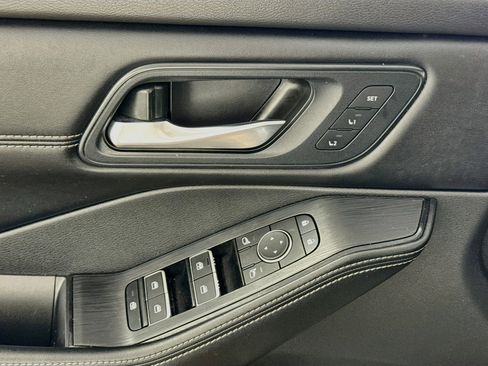 Used 2024 Nissan Rogue SL w/ SL Premium Package image 21