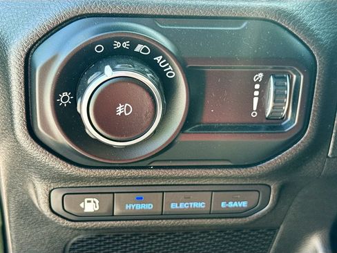 Used 2023 Jeep Wrangler Unlimited AWD/4WD image 11