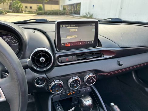 Used 2018 FIAT 124 Spider Abarth image 34