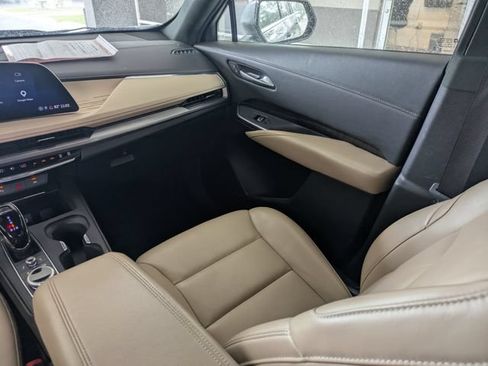 Used 2025 Cadillac XT4 Premium Luxury FWD image 16