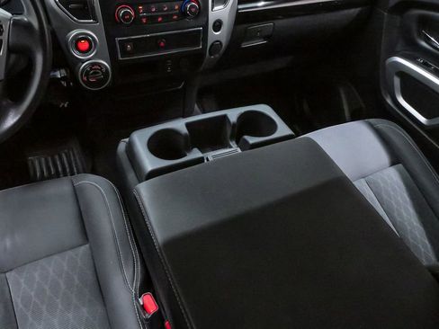 Used 2017 Nissan Titan SV image 17