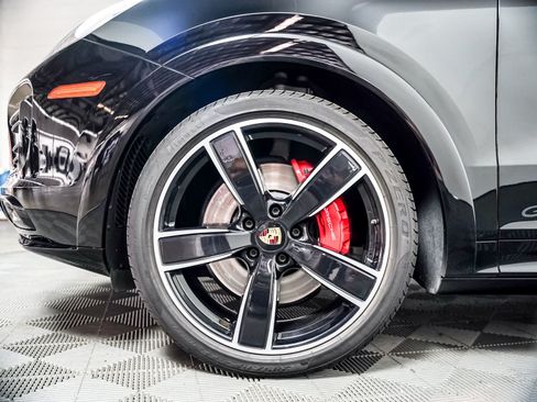 Certified 2023 Porsche Cayenne GTS AWD/4WD image 14