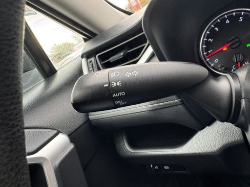 Used 2022 Toyota RAV4 XLE image 29