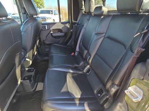 Used 2021 Jeep Gladiator Sport image 13