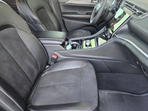Used 2023 Jeep Grand Cherokee L Laredo AWD/4WD image 13