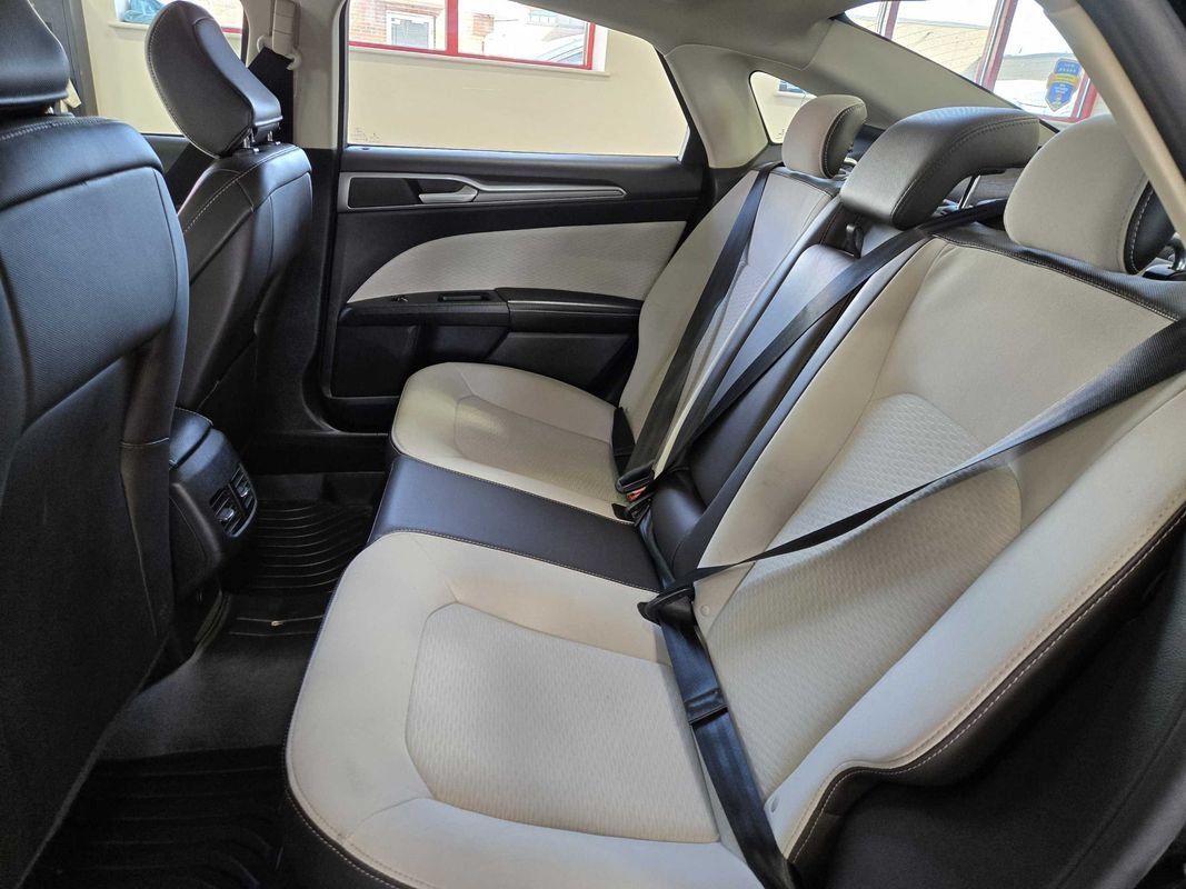 Used 2020 Ford Fusion SE w/ Equipment Group 151A FWD image 24