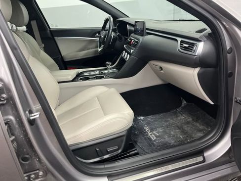 Used 2023 Genesis G70 2.0T image 30