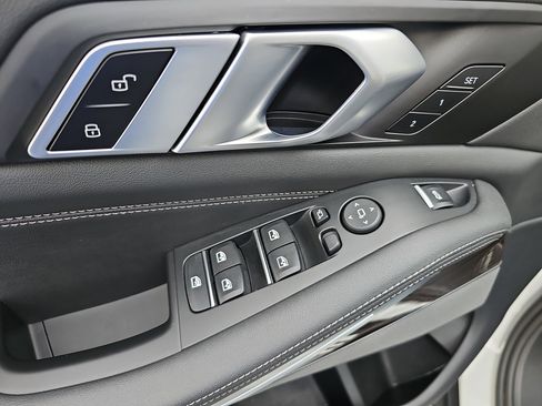 Used 2025 BMW X5 sDrive40i w/ Premium Package image 28
