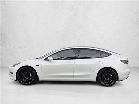 Used 2021 Tesla Model 3 Standard Range Plus RWD image 9