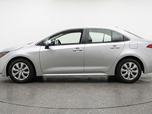 Used 2025 Toyota Corolla LE FWD image 5