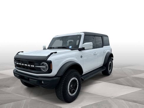 Used 2025 Ford Bronco Outer Banks w/ Sasquatch Package AWD/4WD image 4