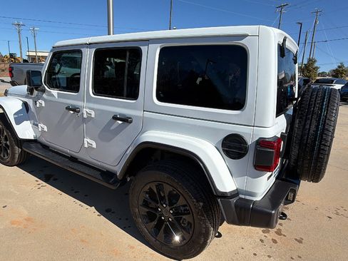 Used 2025 Jeep Wrangler Sahara 4xe image 10