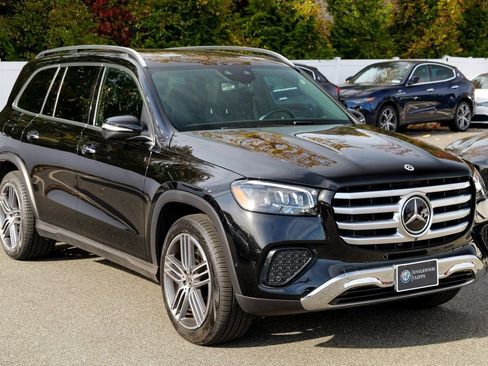 Used 2025 Mercedes-Benz GLS 450 4MATIC image 9