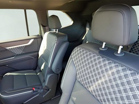 New 2026 GMC Acadia Denali w/ Super Cruise Package image 23