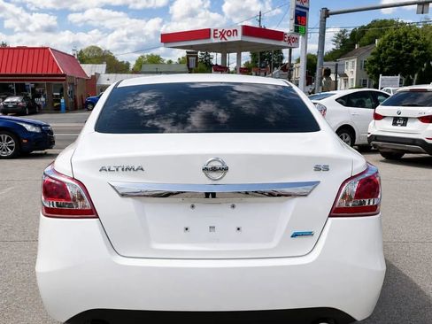 Used 2013 Nissan Altima 2.5 S FWD image 5