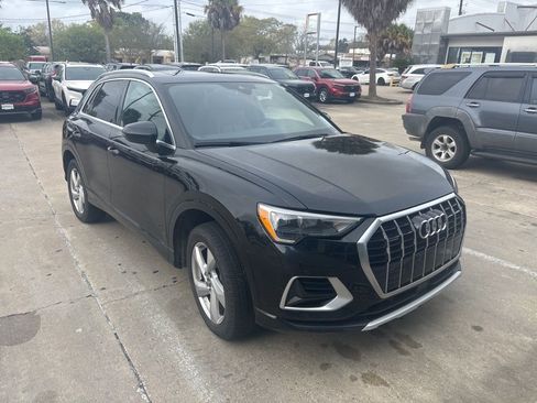Used 2020 Audi Q3 2.0T Premium w/ Convenience Package image 3